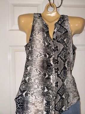 Sanctuary Black & White Snake-Print Sleeveless blouse